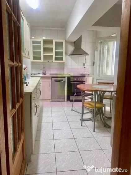 Apartament cu 4 camere decomandat, mobilat în Decebal