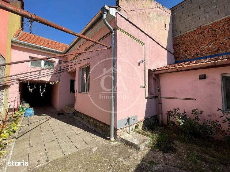 Casă cu 4 camere decomandat în Central
