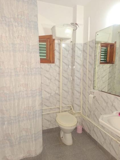 Casă cu 4 camere cu Teren 730 Mp în Izvoarele