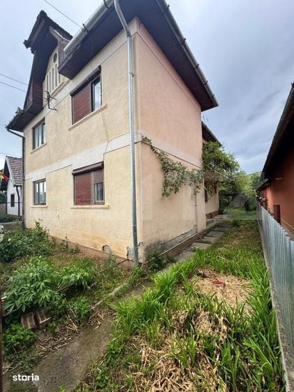 Casă cu 4 camere cu Teren 1060 Mp în Central