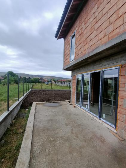 Duplex cu 4 camere cu Canalizare în Florești