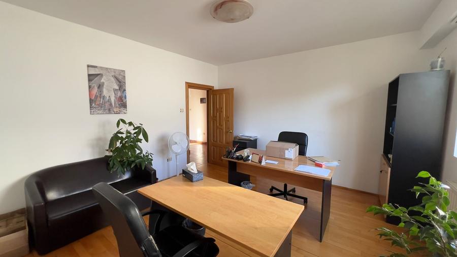 Apartament cu 4 camere decomandat în Obor