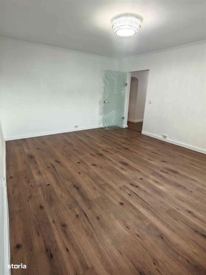 Apartament cu 4 camere decomandat în Decebal