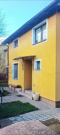 Casă individuală cu 4 camere cu Teren 327 Mp în Periferie