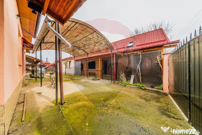 Casă cu 7 camere cu Teren 2877 Mp în Iratoșu