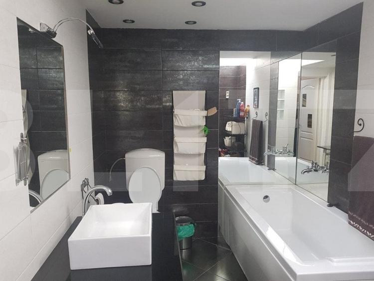 Casă individuală cu 15 camere cu Teren 1256 Mp în Între Lacuri
