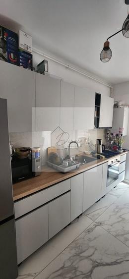 Apartament cu 2 camere semidecomandat, mobilat în Central
