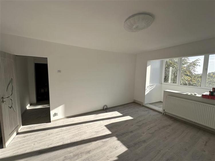 Apartament cu 2 camere semidecomandat în Dâmbovița