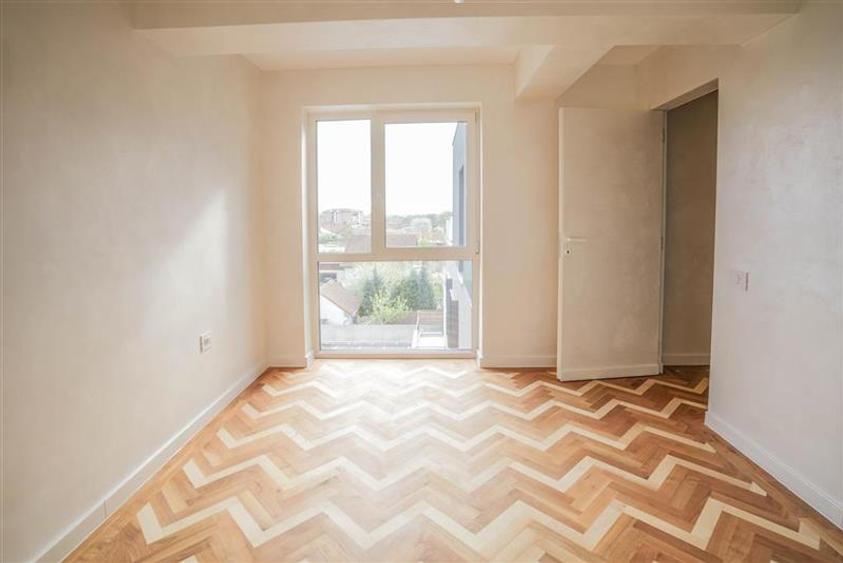 Penthouse cu 3 camere decomandat în Unirii