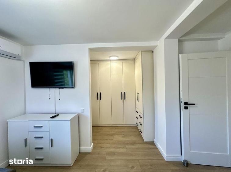 Casă cu 8 camere cu Teren 1000 Mp în Central
