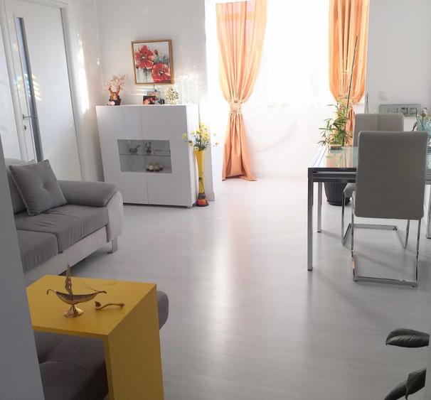 Apartament cu 3 camere semidecomandat în Central