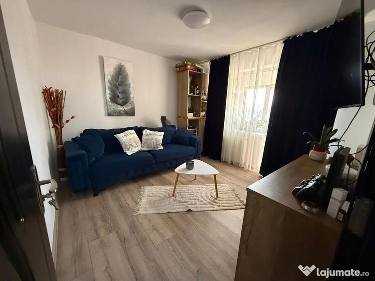 Apartament cu 3 camere decomandat, mobilat în Cornișa