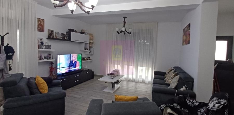 Casă cu 4 camere cu Teren 450 Mp în Nord