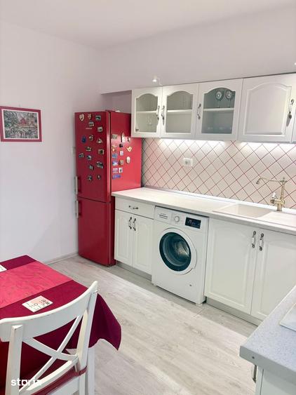 Apartament cu 4 camere decomandat în Titan