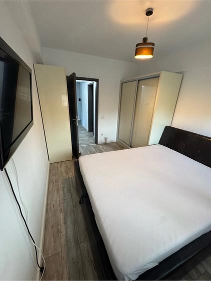 Apartament cu 3 camere decomandat în Craiovița Nouă