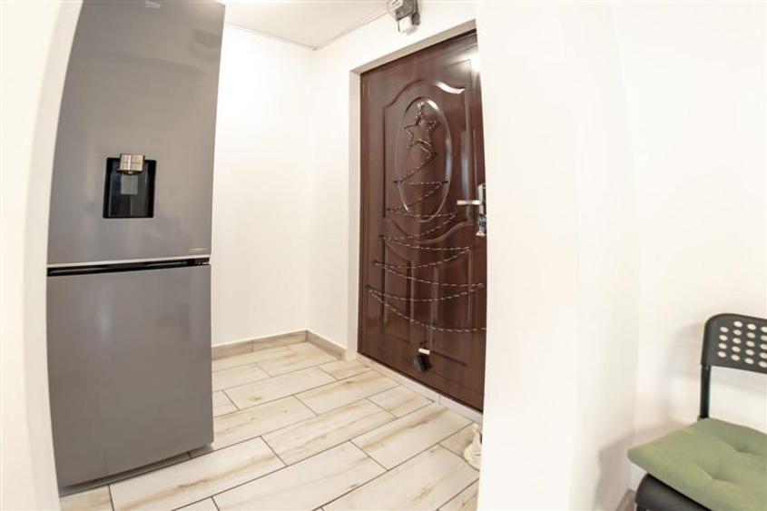 Apartament cu 3 camere semidecomandat în Eroii Revoluției