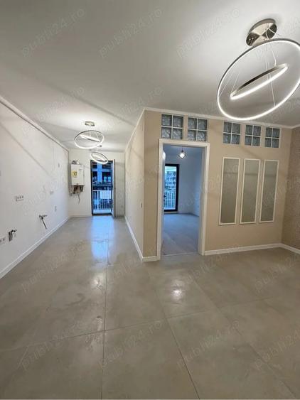 Apartament cu 3 camere semidecomandat în Florești