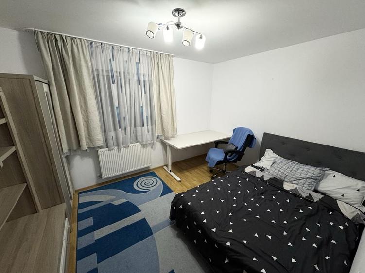 Apartament cu 3 camere decomandat în Florești