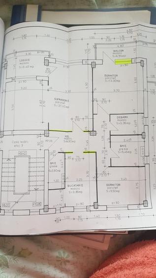 Apartament cu 4 camere decomandat în Petros
