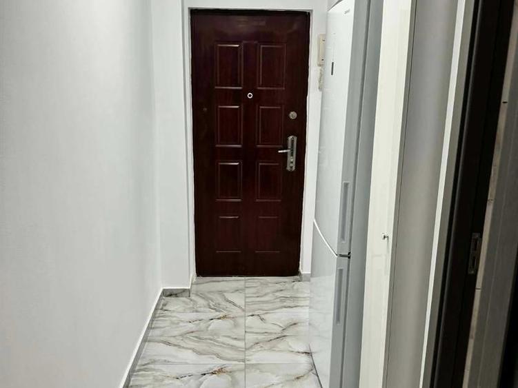 Apartament cu 2 camere semidecomandat, mobilat în Craiovița Nouă