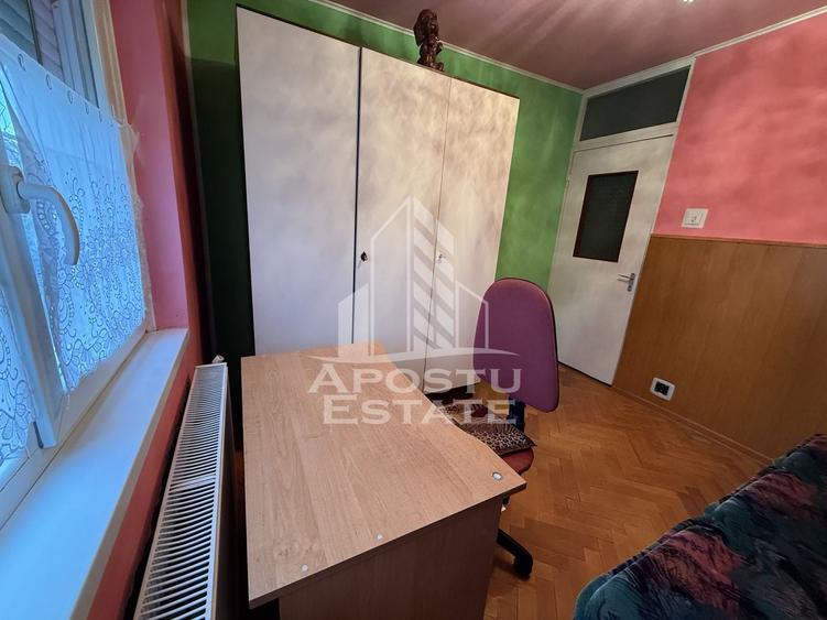Apartament cu 3 camere decomandat, mobilat în Central