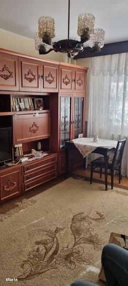 Apartament cu 3 camere decomandat în Libertății