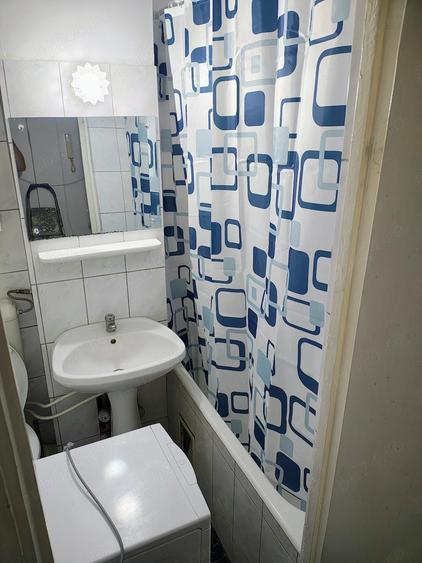 Apartament cu 2 camere semidecomandat în P-ța Doina