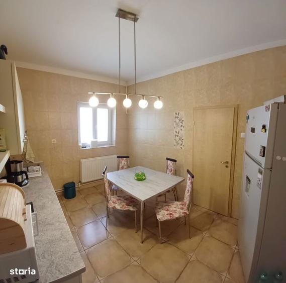 Casă cu 5 camere cu Teren 347 Mp în Central