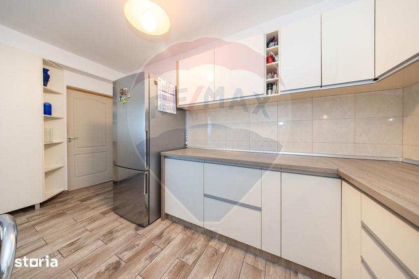 Apartament cu 3 camere în Tractorul