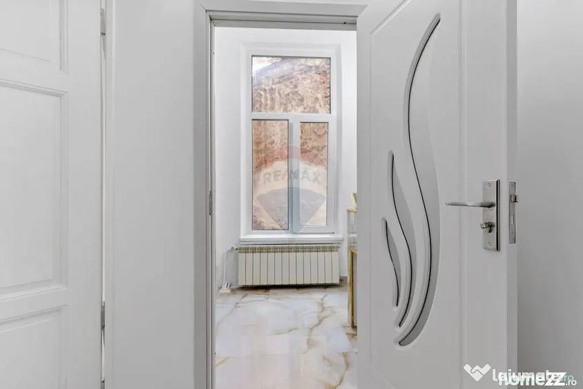 Apartament cu 3 camere semidecomandat în Central
