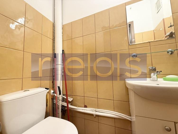Apartament cu 3 camere semidecomandat, mobilat în Titan