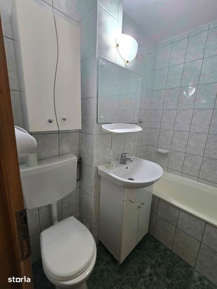 Apartament cu 3 camere decomandat în Exterior Vest