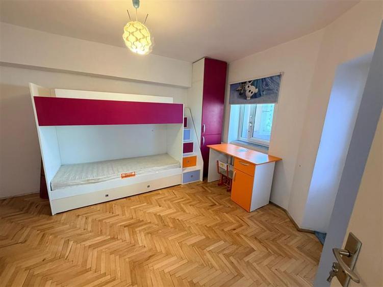 Apartament cu 3 camere decomandat  Dacia, bloc 1990 - 24