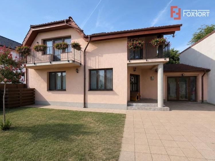Casă cu 6 camere cu Teren 693 Mp în Gai