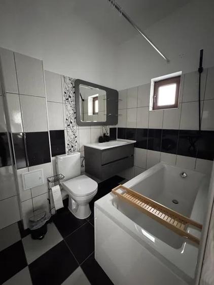 Apartament cu 3 camere decomandat, mobilat în Lazu