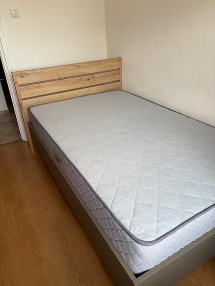 Apartament cu 4 camere decomandat în P-ța Victoriei