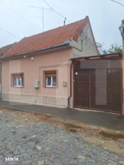 Casă cu 4 camere cu Teren 495 Mp în Central