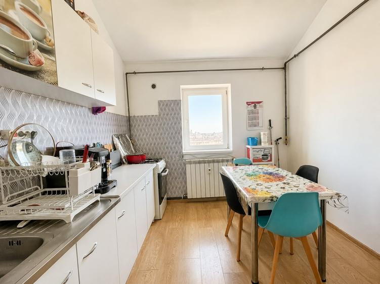 Apartament cu 3 camere semidecomandat, mobilat în Inel I