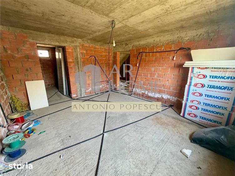 Casă cu 4 camere cu Teren 422 Mp în Păulești