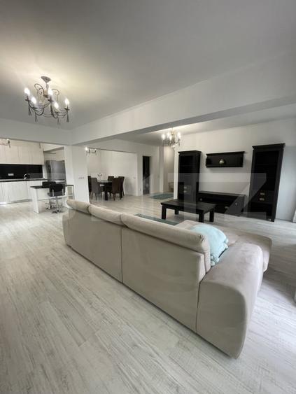 Apartament cu 3 camere decomandat, mobilat în Central