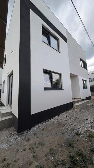 Casă cu 3 camere în Costi