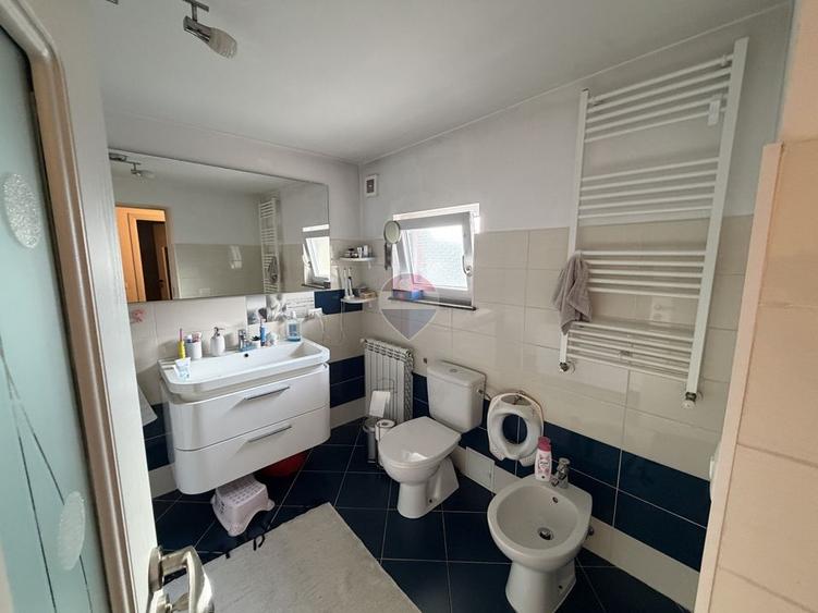 Casă individuală cu 4 camere cu Teren 2500 Mp în Bolotești