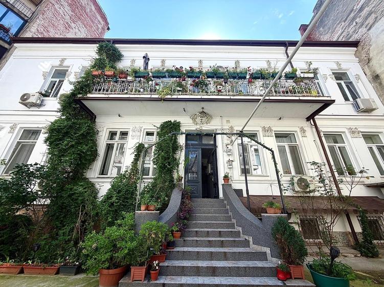Apartament cu 3 camere semidecomandat în Universitate
