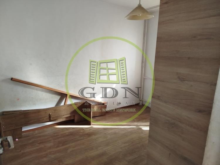 Apartament cu 3 camere semidecomandat în Valenta
