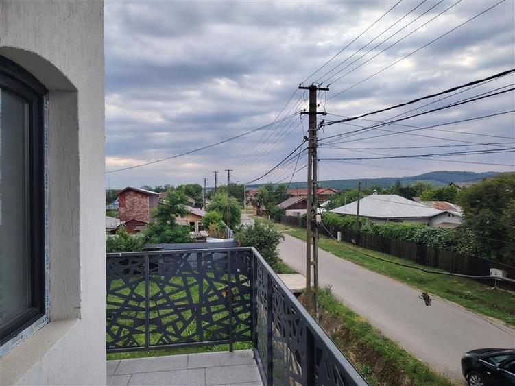 Casă cu 4 camere cu Teren 600 Mp în Lipănești