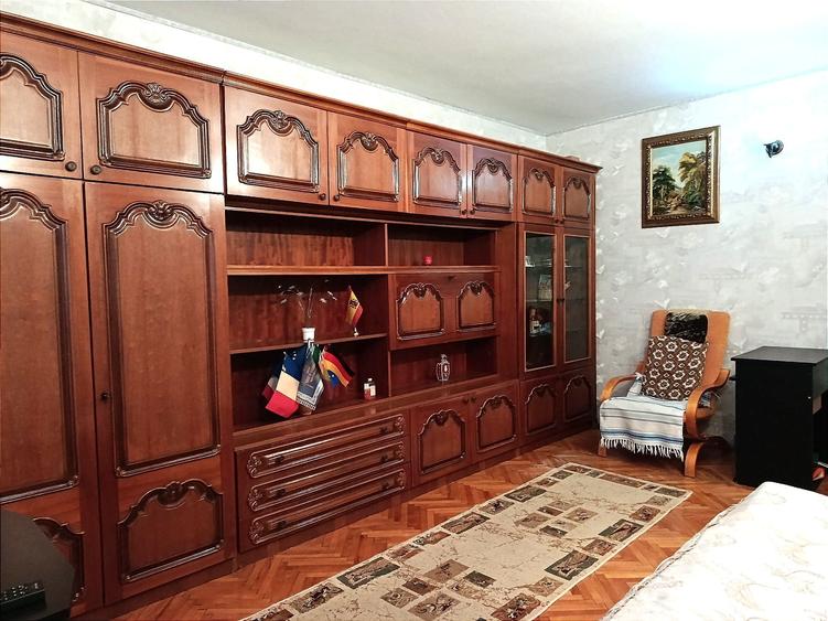 Apartament cu 3 camere decomandat în Iancului
