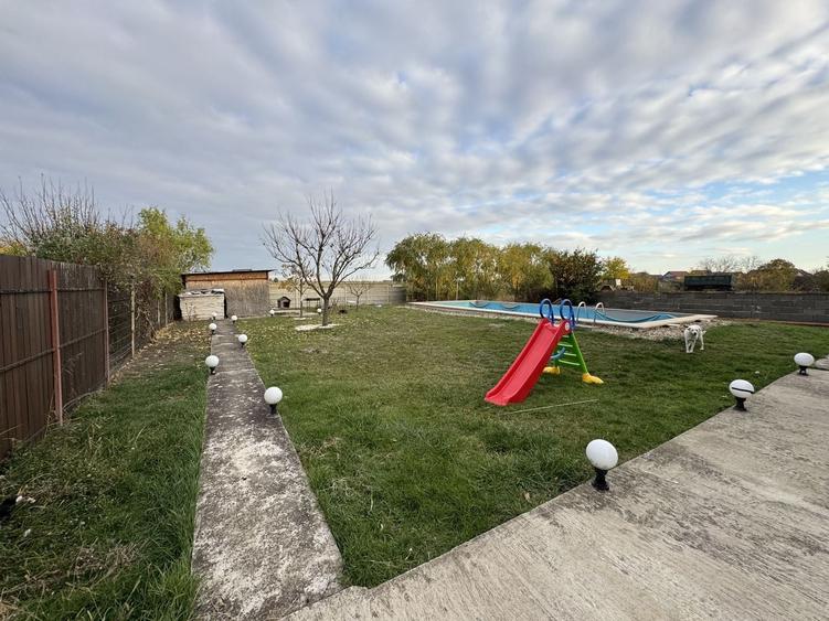 Casă individuală cu 4 camere cu Piscina în Becicherecu Mic