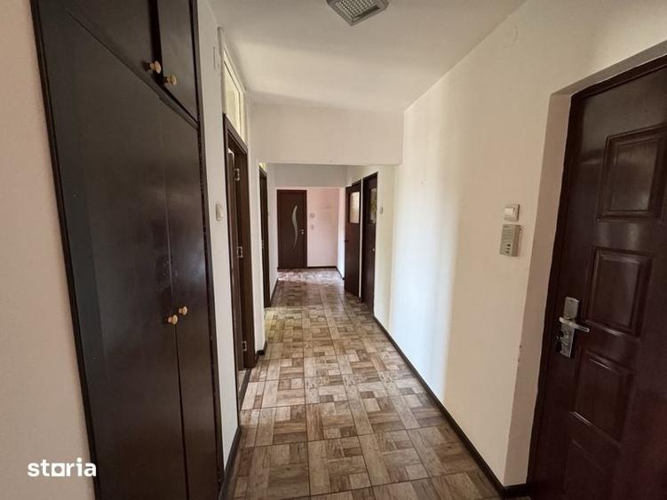 Apartament cu 3 camere în Calea București