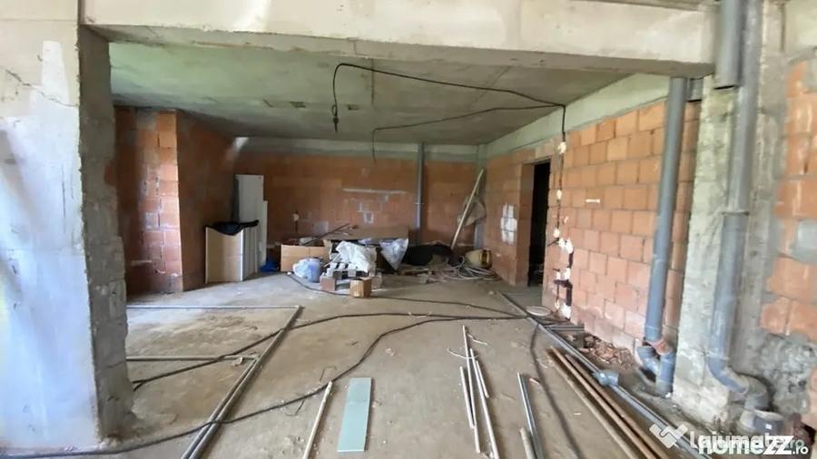 Spațiu comercial, de 156 mp, în Roșu