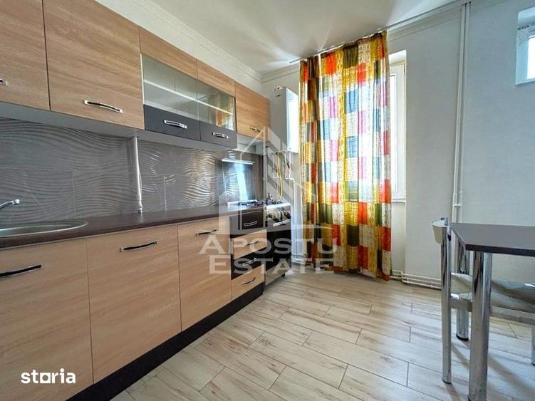 Apartament cu 3 camere semidecomandat în Central